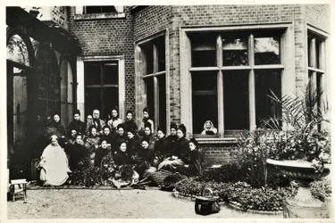 Florence Nightingale, Sir Harry y Lady Verney, y enfermeras Nightingale en Claydon House, 1886