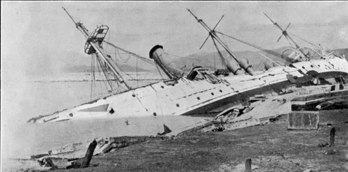El balandro H.M. Phoenix varado por el tifón de Hong Kong, ilustración de The Graphic, 27 de octubre de 1906