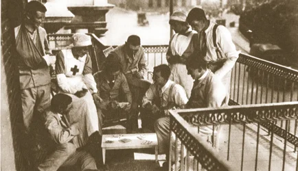 ¡Feliz, feliz hombre herido! Hombres que han cumplido su deber disfrutando del culto a los héroes, de The Illustrated War News, 21 de junio de 1916