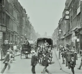 Hatton Garden: mirando al norte desde Holborn Circus, Londres, 1895