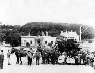Diligencia de veraneantes, c.1880s