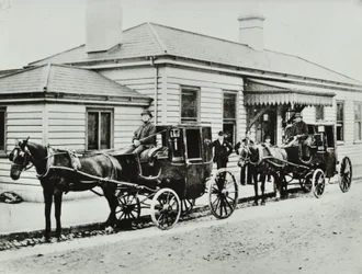 Coches de caballos en la estación de Westbourne Park, 1885