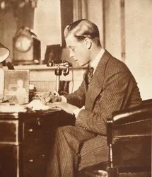 El Rey Eduardo VIII en su escritorio en el Palacio de St. James, Londres