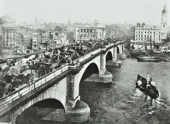 London Bridge: tráfico de caballos en el puente, 1895