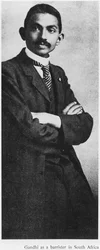 Mahatma Gandhi (1869-1948) como abogado en Sudáfrica, c. 1900