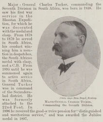 Mayor General Charles Tucker, comandante de la Séptima División