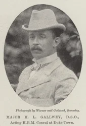 Mayor H L Gallwey, DSO, cónsul interino de HBM en Duke Town