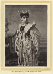 Señorita Jessie Bond, como Helen Tapeleigh en Go-Bang