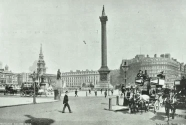 Columna de Nelson, Trafalgar Square, Westminster LB: vista hacia el noroeste desde Cockspur Street, 1898