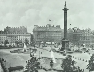 Columna de Nelson, Trafalgar Square, Westminster: vista sureste, 1895