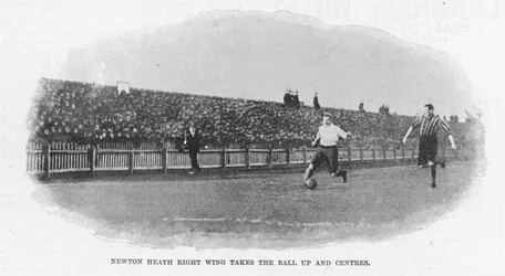 Newton Heath Ala Derecha Lleva el Balón y Centra, 1899