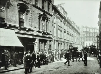 Old Broad Street, entrada a la Bolsa de Valores, Ciudad de Londres, 1890