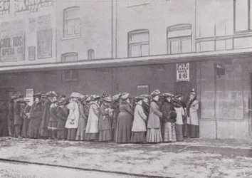 Fuera de la Puerta del Pozo del Teatro Kings, Hammersmith