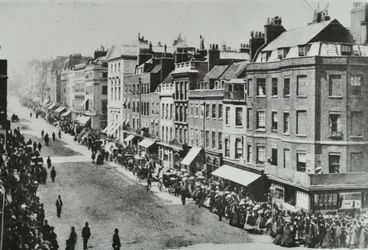 Saint Jamess Street, Westminster LB: mirando al norte desde Pall Mall, 1889
