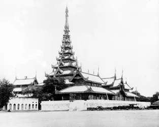 El gran salón de audiencias en el Palacio del Rey, Mandalay, c.1890