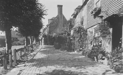 Los Paseos, Groombridge