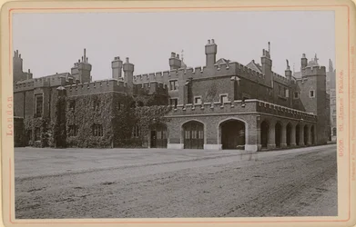 El lado sureste del Palacio de St Jamess
