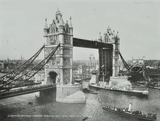 Tower Bridge el día de su inauguración, 1894
