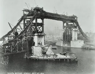 Tower Bridge en construcción, 1892
