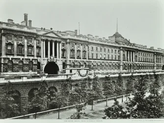 Victoria Embankment, Westminster LB: Somerset House, elevación hacia Victoria Embankment, 1896