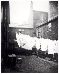 Tendedero en Eagle and Child Yard, Hunslet, Leeds, 13 de mayo de 1896