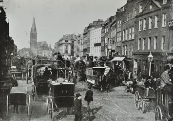 Whitechapel High Street, mirando al este, 1890