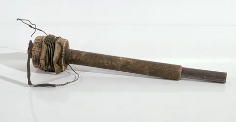 Un inductor rudimentario con el que Michael Faraday (1791-1867) descubrió la ley de inducción