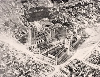 Vista aérea de Ypres en 1915 después de las primeras y segundas batallas de Ypres, de 
