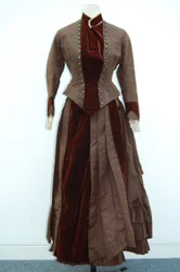 Vestido marrón (falda y chaqueta pequeña), c.1875
