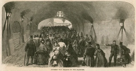 Estación de Charing Cross, Londres: Pasaje cubierto hacia la plataforma