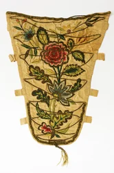 Corpiño crema bordado con un ramo de flores en hilo de colores y dorado, c.1700-50
