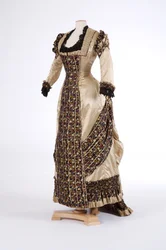 Vestido de noche, 1870s