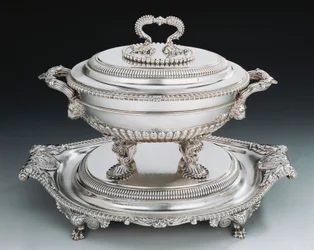 Sopera estilo Jorge III con bandeja