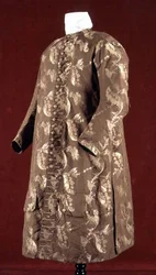 Abrigo de brocado dorado, c.1700-10