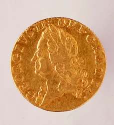 Guinea de oro inglesa, reinado del rey Jorge II (1714-1760) siglo XVIII. Diámetro 2,5 cm Nápoles, museo arqueológico
