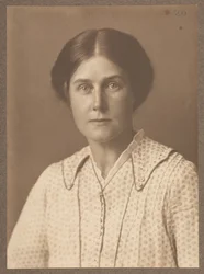 Harriet Weaver, octubre de 1916 (foto en sepia)
