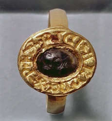 Anillo del Rey Ricardo (oro y piedra preciosa)