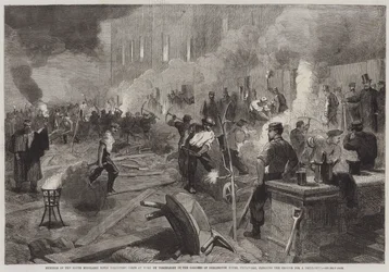 Miembros del Cuerpo de Voluntarios de Rifles del Sur de Middlesex Trabajando a la Luz de las Antorchas en los Jardines de Burlington House, Piccadilly, despejando el Terreno para el Cobertizo de Ejercicios (grabado)
