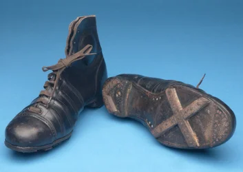 Par de botas con tacos ilegales
