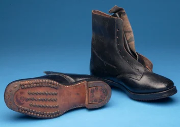 Par de botas de minero Holdfast, principios de 1900s