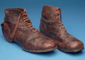 Par de botas marrones, finales del siglo XIX