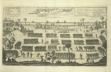 Procesión al Templo de la Gran Serpiente durante la coronación del rey, ilustración de «Una nueva colección general de viajes y relatos de viajes, ... que comprende todo lo notable en su género en Europa, Asia, África y América»