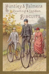 Montando bicicletas en el campo