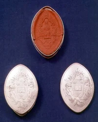 Cajas Skippet grabadas con escudo de armas en cartuchos rococó, Londres, 1740