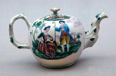 Tetera de Staffordshire con decoración en famille rose, c.1770