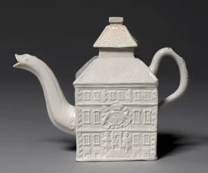 Tetera, hecha en la Fábrica de Staffordshire, Gran Bretaña, modelada por Aaron Wood