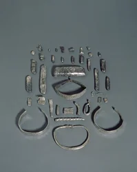 El tesoro de Cuerdale, tesoro anglosajón y vikingo, encontrado en el terraplén del río Ribble cerca de Cuerdale Hall, cerca de Preston, Lancashire, fecha terminal 901-5 d.C.