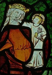 La ventana Este (Ew) que representa a la Virgen María con el Niño Jesús