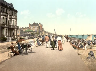 El Paseo, Deal