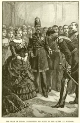 El Shah de Persia presentando su séquito a la Reina en Windsor